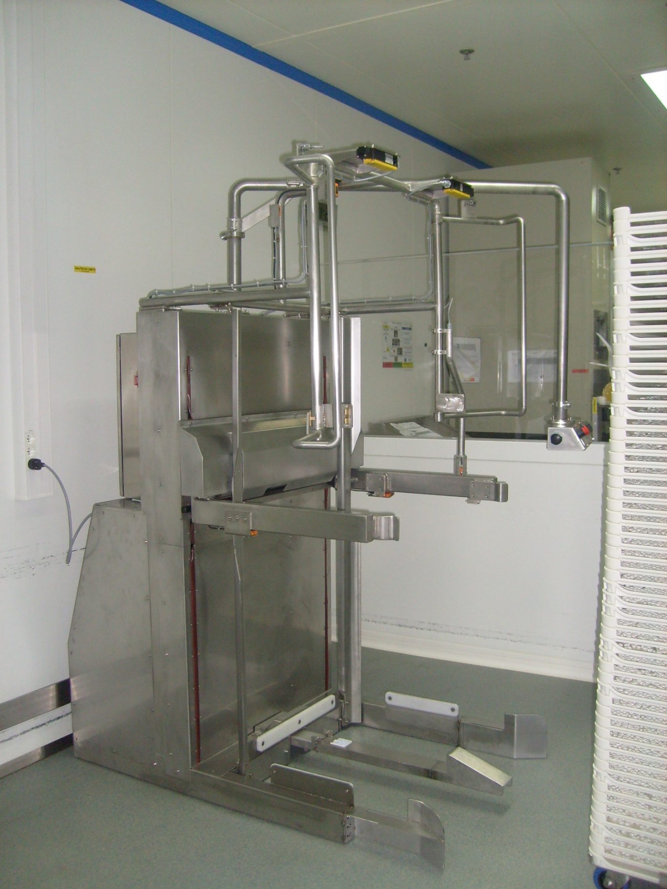 Empileur de plateau pour industrie pharmaceutique
